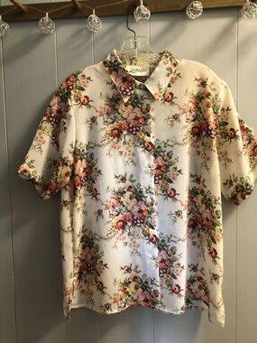 Vtg Yves St. Clair size 12 button up blouse rose print cream background